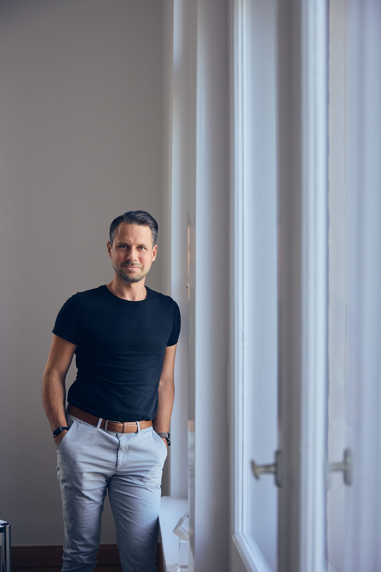 MW211025-BANKSapi2636-web-l